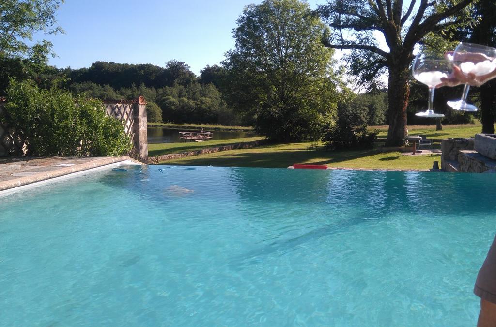 Les Vergnes Saint-Pardoux-le-Neuf エクステリア 写真